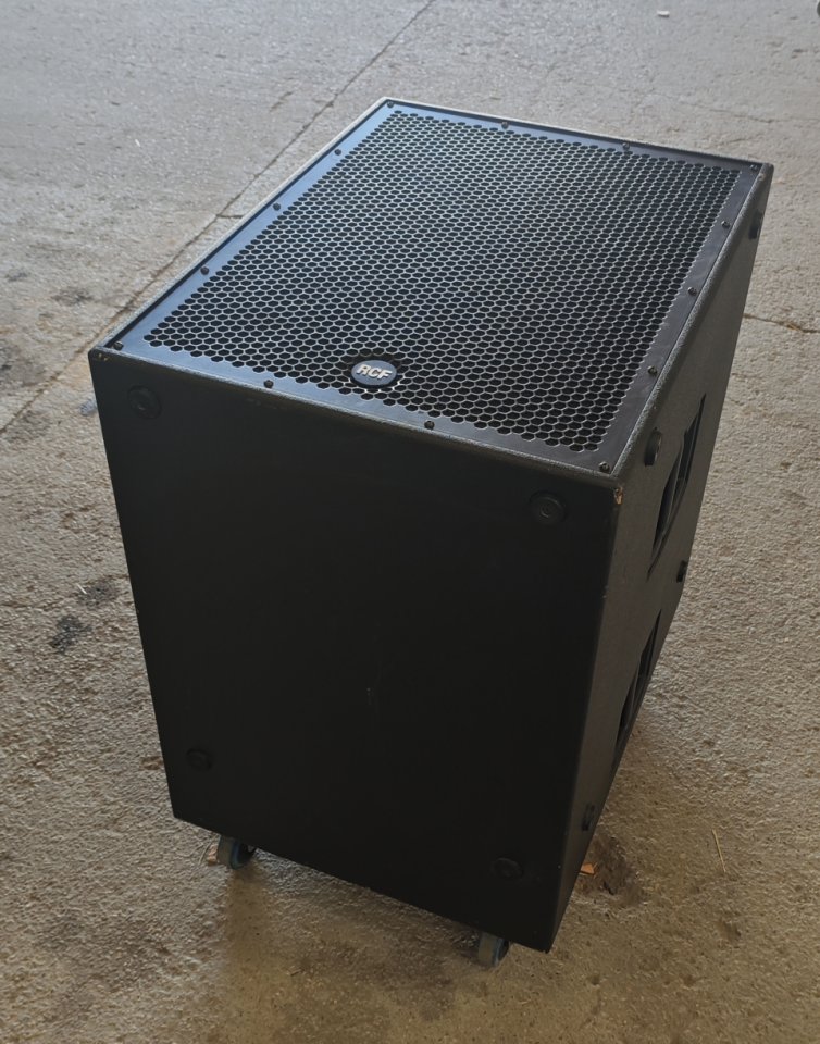 Subgrave Activo de Alta Potencia RCF 8005-AS 21"