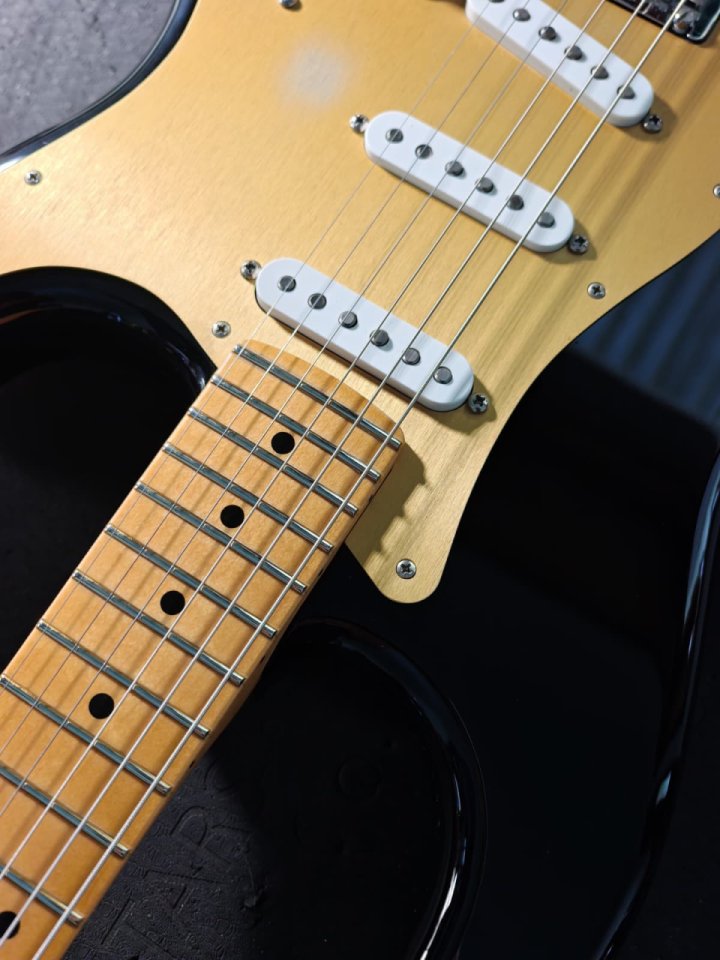 [VENTA] Fender Player Stratocaster MIM (Made in Mexico) – Excelente estado de segunda mano · Foto 2 de 5 · Pontevedra · 665 €