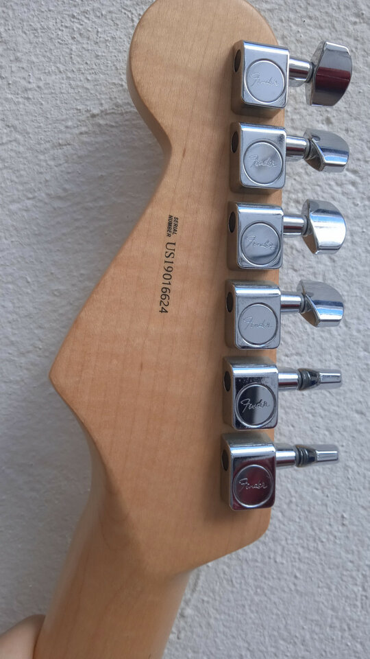 2019 Fender Stratocaster USA Custom Colour + Lace Sensor pickups