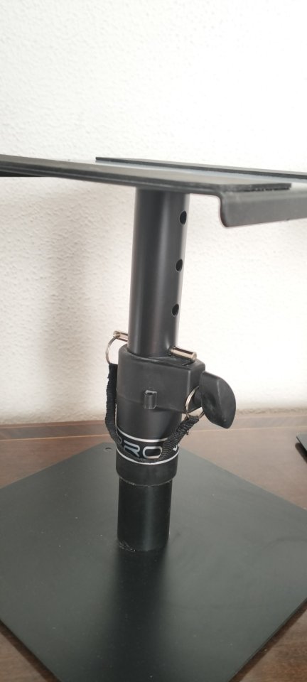 Soporte para altavoces (2 unidades) de segunda mano · Foto 2 de 2 · Madrid · 30 €