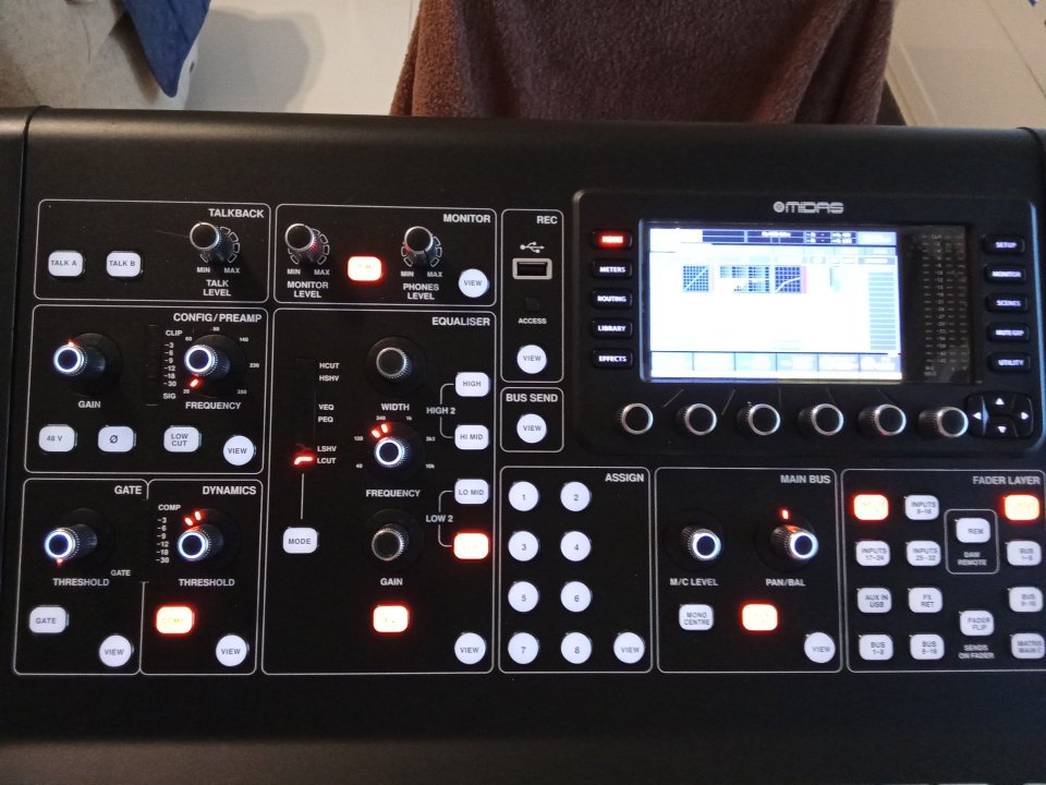 Midas M32R Live con case en perfecto estado