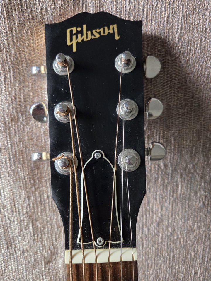 Gibson J-15. Antique Natural. Made in USA. de segunda mano · Foto 4 de 10 · Cádiz · 1100 €
