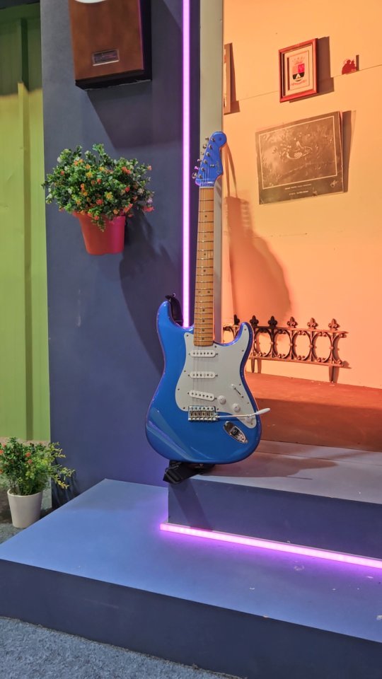Fender Stratocaster H.E.R. Blue Marlin Edición Limitada