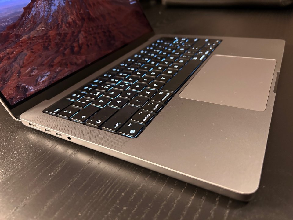 MacBook Pro 14.2 M2 Pro CPU12 y GPU 19. 16Gb. 1Tb