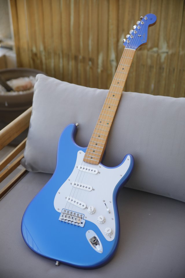Fender Stratocaster H.E.R. Blue Marlin Edición Limitada