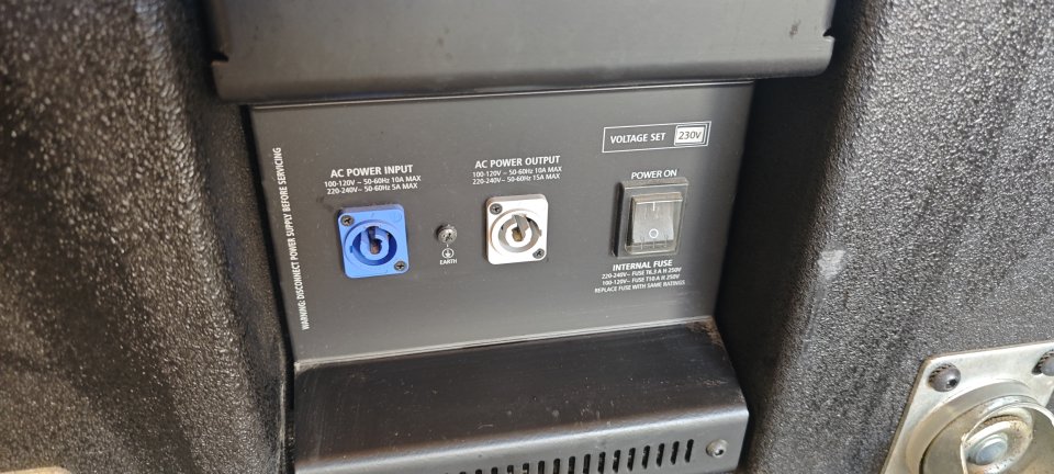 Subgrave Activo de Alta Potencia RCF 8005-AS 21"