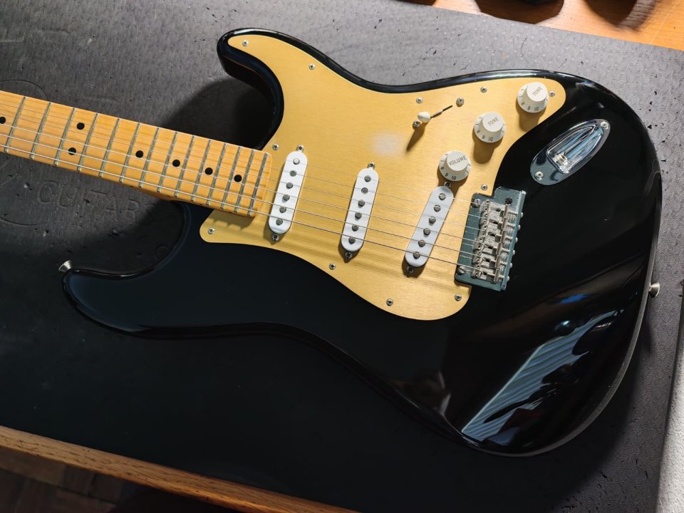 [VENTA] Fender Player Stratocaster MIM (Made in Mexico) – Excelente estado de segunda mano · Foto 5 de 5 · Pontevedra · 665 €
