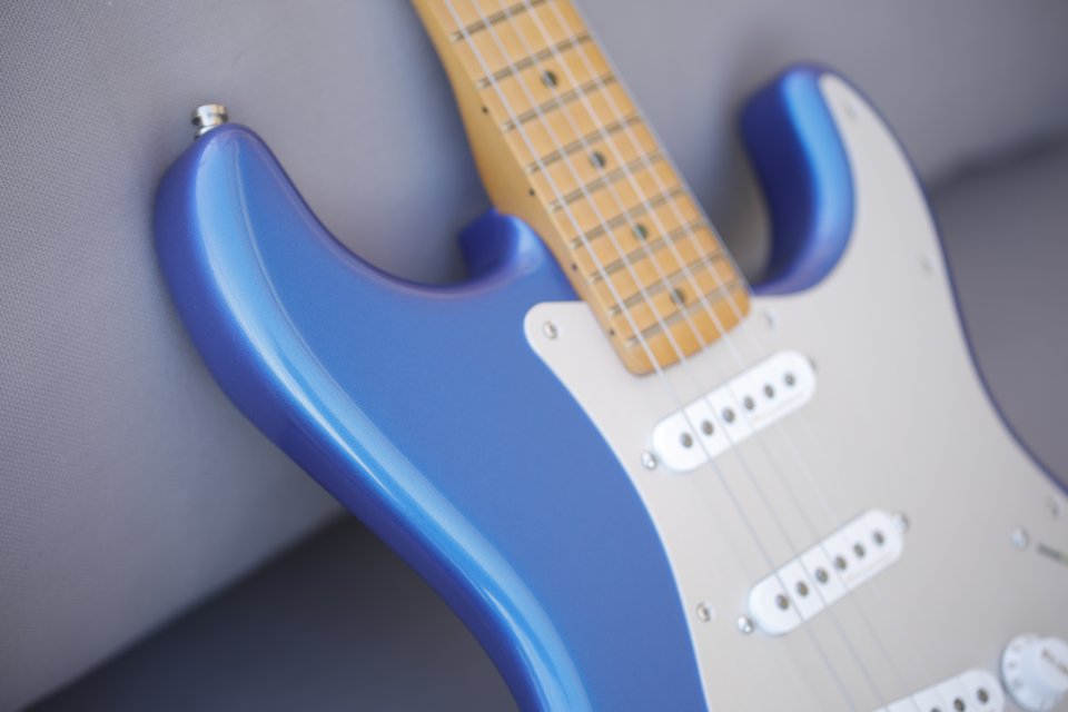Fender Stratocaster H.E.R. Blue Marlin Edición Limitada