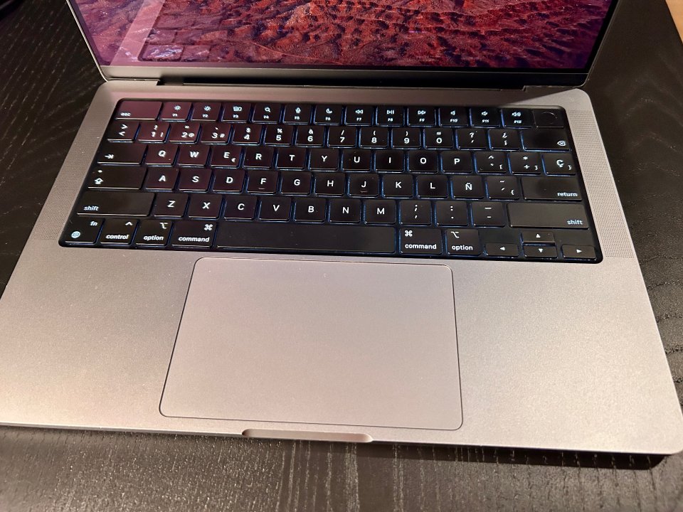 MacBookPro 14.2 M2 Pro CPU12 y Gpu 19. 16Gb. 1Tb