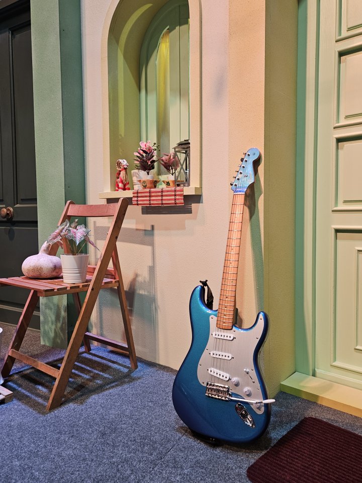 Fender Stratocaster H.E.R. Blue Marlin Edición Limitada