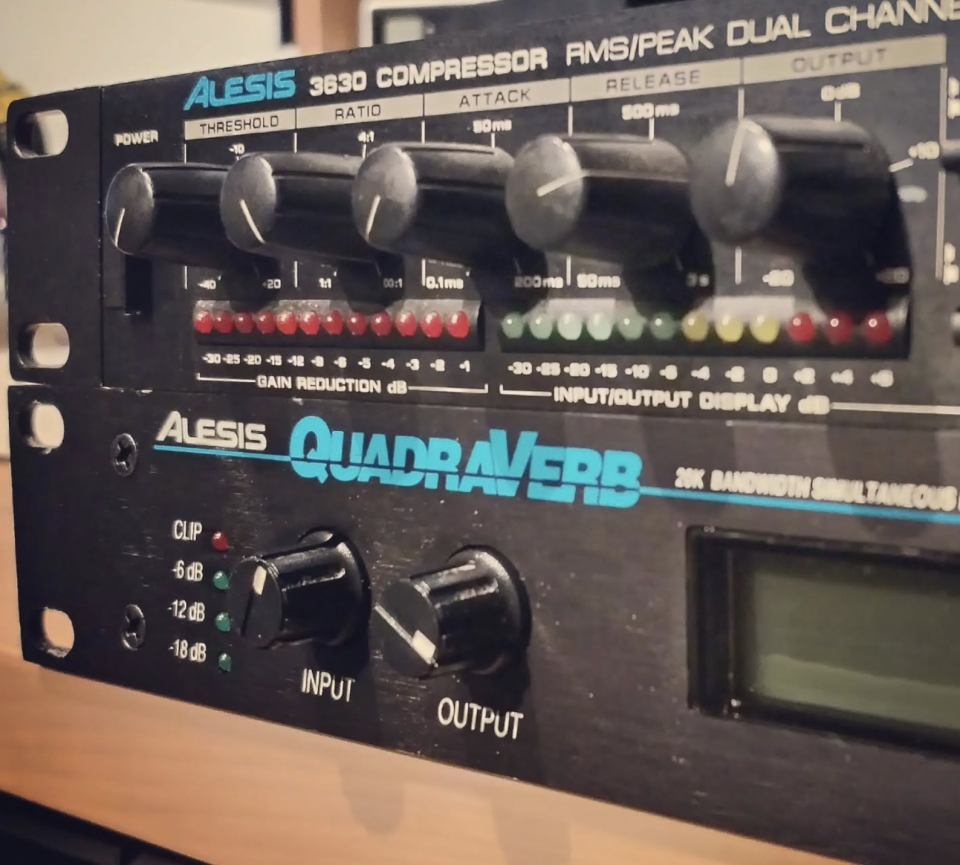 Compresor Alesis 3630