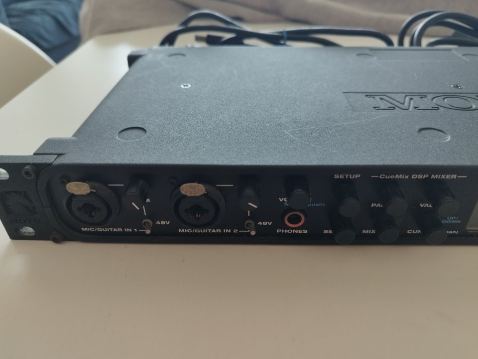 Motu 828 MK2 FW de segunda mano · Foto 3 de 5 · Barcelona · 140 €