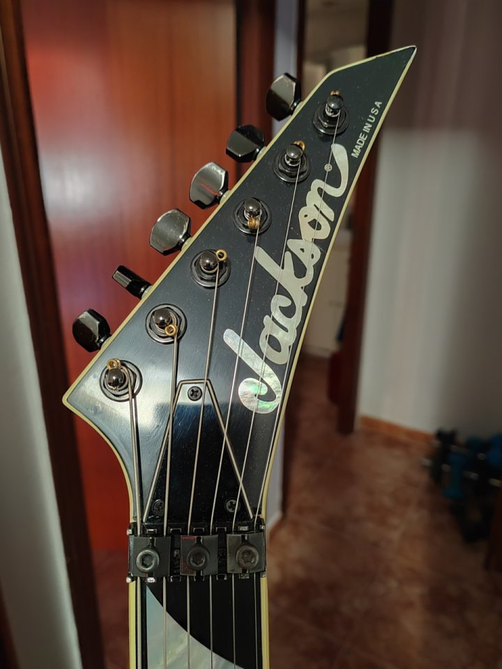 Jackson KV2 King V BK USA de segunda mano · Foto 2 de 9 · Alicante · 2500 €
