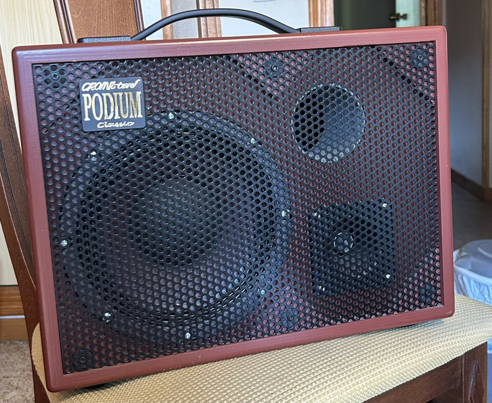 Amplificador CROMACORD PODIUM XVP+E. MICRO original para guitarra española y SOPORTE para escenario