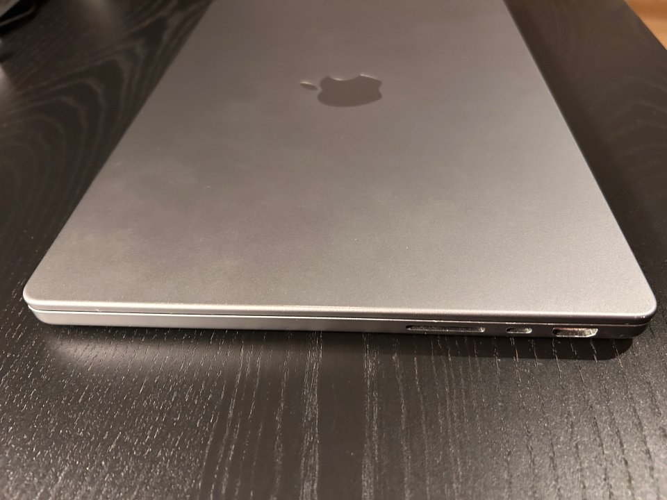 MacBookPro 14.2 M2 Pro CPU12 y Gpu 19. 16Gb. 1Tb