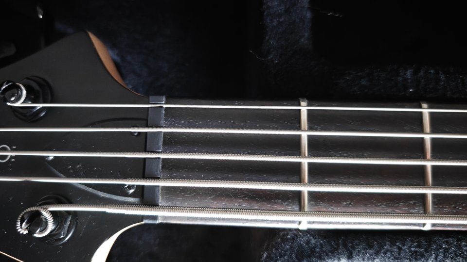 Bajo Sire Marcus Miller M2 5 TBK 2nd Gen + estuche de segunda mano · Foto 6 de 8 · León · 390 €