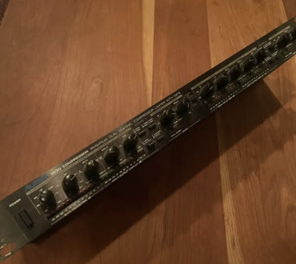 Compresor Alesis 3630