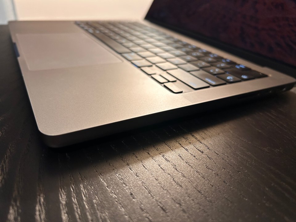 MacBookPro 14.2 M2 Pro CPU12 y Gpu 19. 16Gb. 1Tb