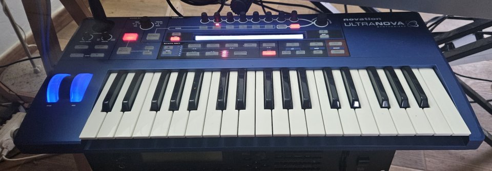 Novation Ultranova con fallo en rueda pitchbend