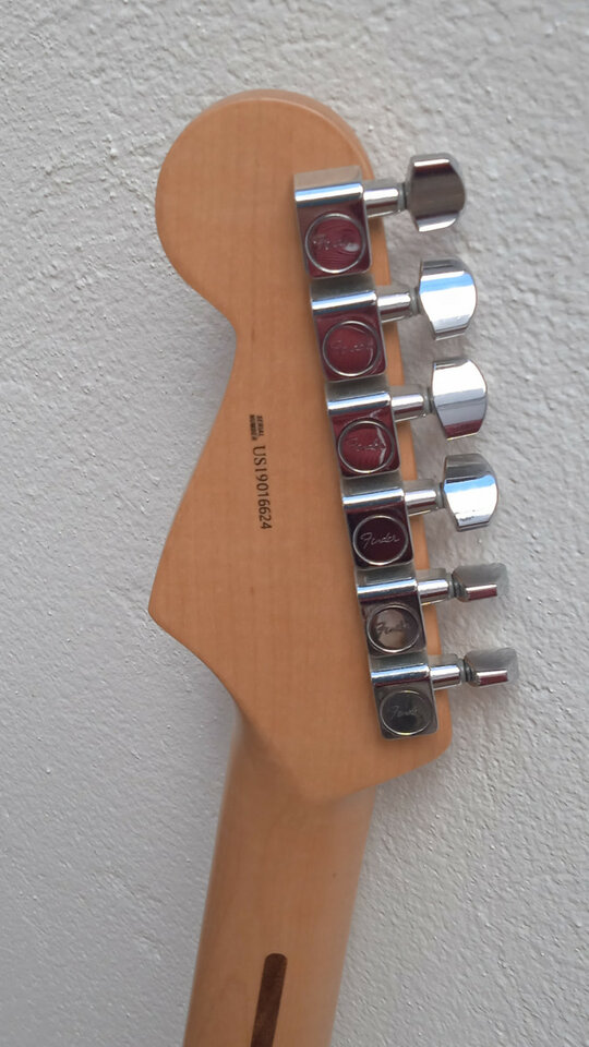 2019 Fender Stratocaster USA Custom Colour + Lace Sensor pickups