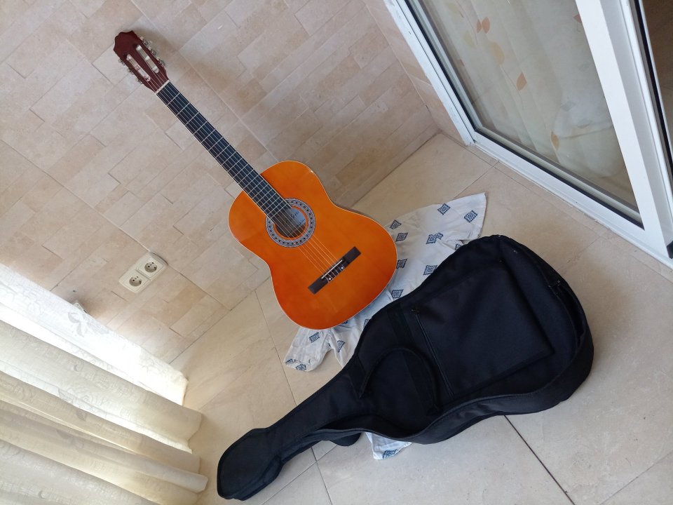 Guitarra clásica Bolero — Estado impecable | Perfecto para principiantes de segunda mano · Foto 7 de 8 · Málaga · 95 €