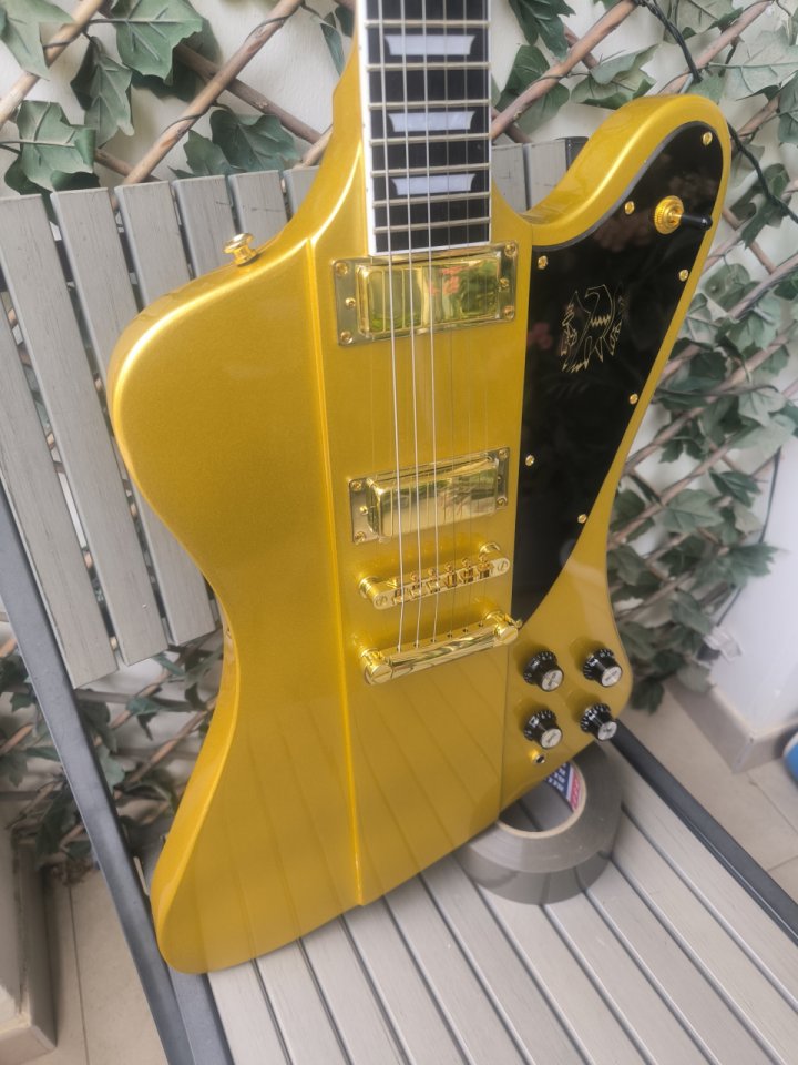 Guitarra estilo Firebird dorada NUEVA ¡Envío incluido! de segunda mano · Foto 4 de 9 · Murcia · 230 €