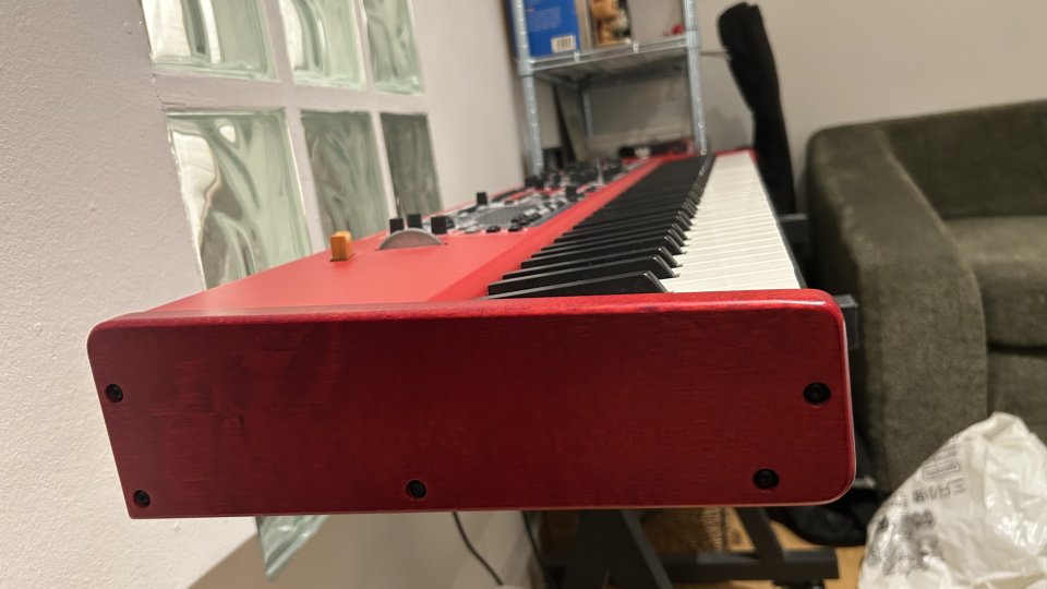 Nord Stage 3 88 + Funda Ragazza + Pedal + pie
