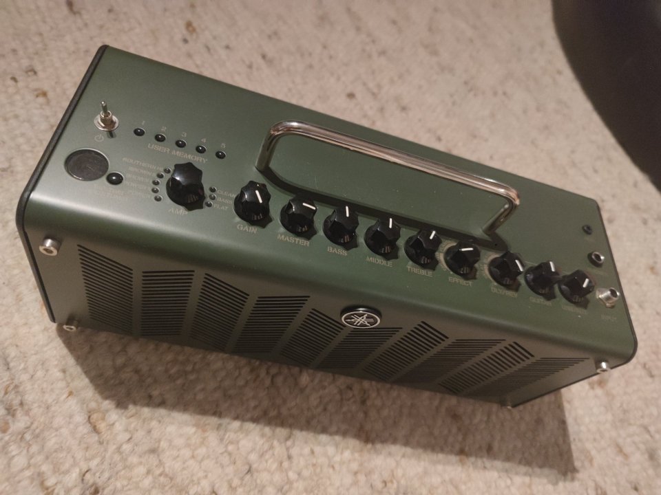 Amplificador Yamaha THR10X + Maleta Original de segunda mano · Foto 5 de 8 · Madrid · 190 €