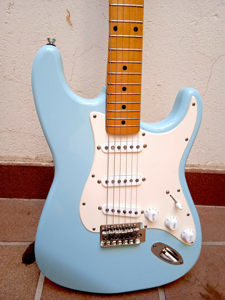 1981 Tokai Stratocaster ST-80 logo Spaguetti made in Japan