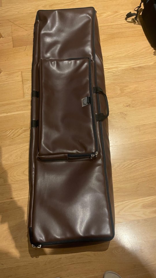 Nord Stage 3 88 + Funda Ragazza + Pedal + pie