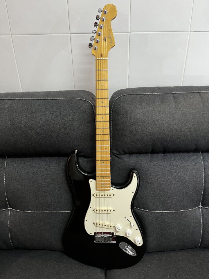 Fender Stratocaster Deluxe 50th Montego Black