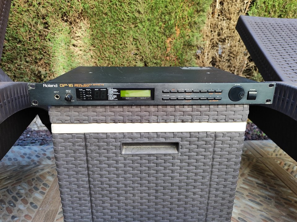 Roland Gp-16 + Foot Controller Roland FC-100MKII de segunda mano · Foto 1 de 4 · Málaga · 120 €