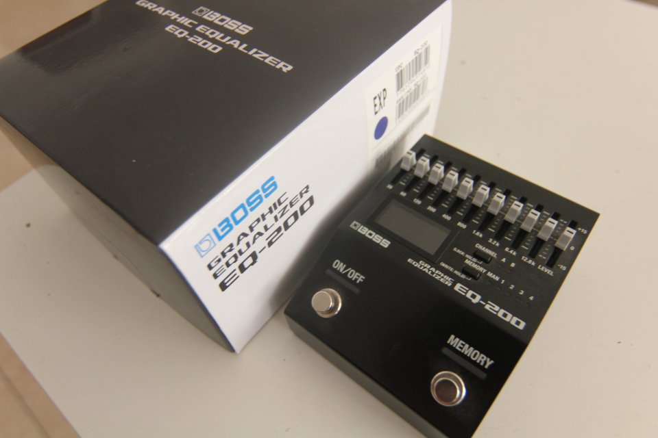 BOSS EQ-200 - DE TIENDA