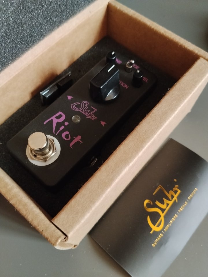 Suhr Riot Mini Black Limited Edition de segunda mano · Foto 4 de 5 · Madrid · 99 €