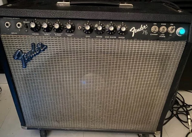 GRAN OPORTUNIDAD - Amplificador Fender modelo 75, original de 1980 + JBL K120 de segunda mano · Foto 1 de 4 · Madrid · 590 €