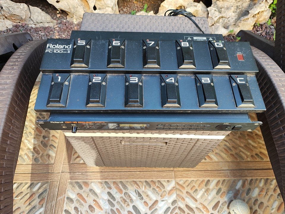 Roland Gp-16 + Foot Controller Roland FC-100MKII de segunda mano · Foto 2 de 4 · Málaga · 120 €