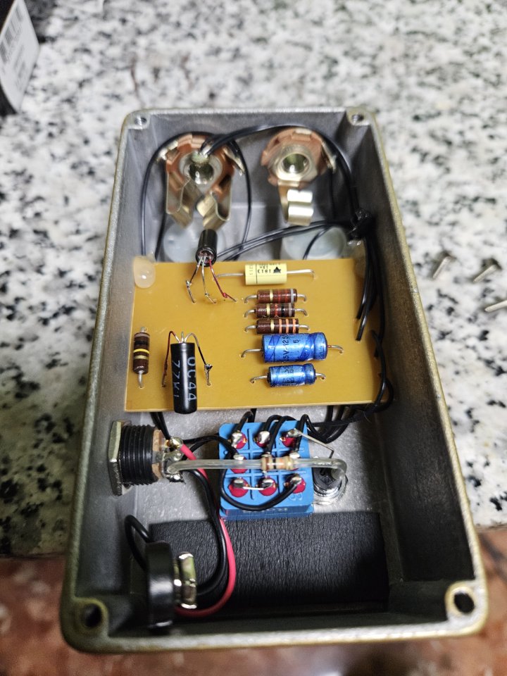 Fuzz Face Klinger con 2xOC44 de segunda mano · Foto 1 de 4 · Valencia · 150 €