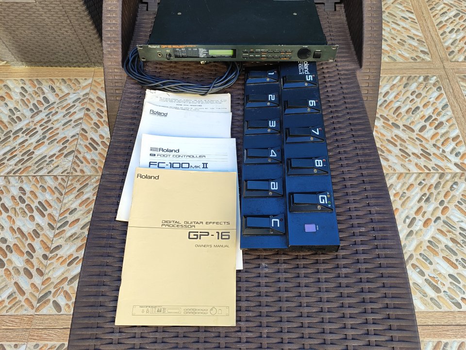 Roland Gp-16 + Foot Controller Roland FC-100MKII de segunda mano · Foto 4 de 4 · Málaga · 120 €
