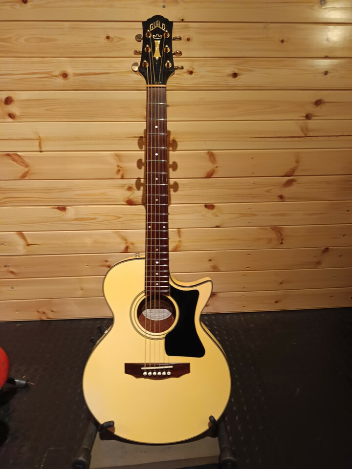 Guitarra Guild Songbird C USA, Thinline, año 90