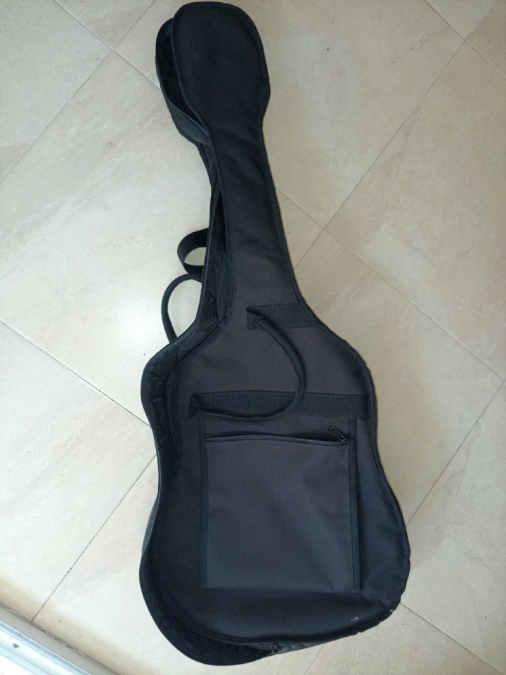 Guitarra clásica Bolero — Estado impecable | Perfecto para principiantes de segunda mano · Foto 8 de 8 · Málaga · 95 €