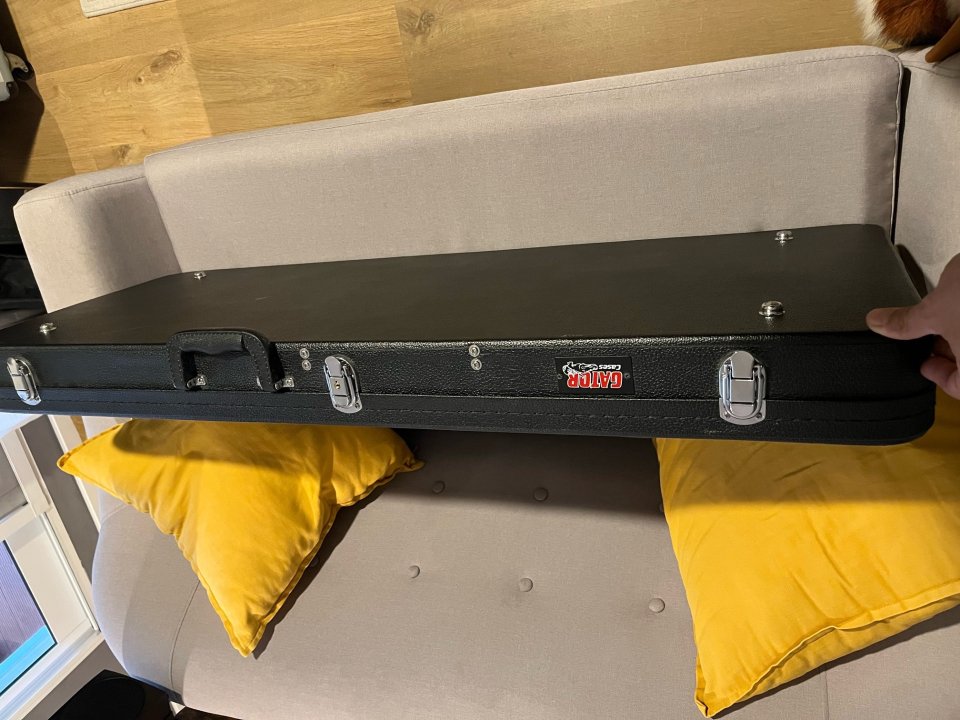 Maleta de guitarra gator de segunda mano · Foto 5 de 9 · Valencia · 70 €