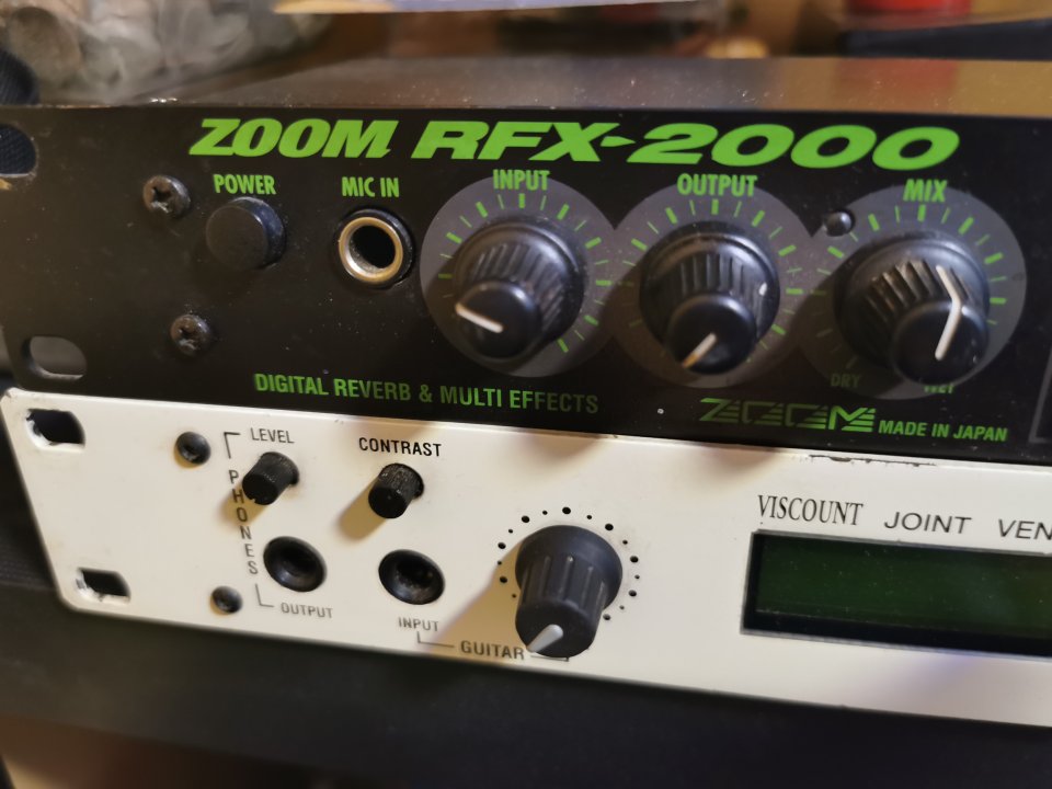 Procesadores de efectos Oberheim y Zoom de segunda mano · Foto 1 de 10 · Madrid · 200 €