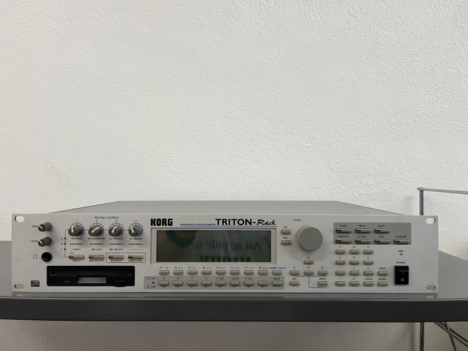 Korg Triton-Rack de segunda mano · Foto 2 de 3 · Girona · 500 €