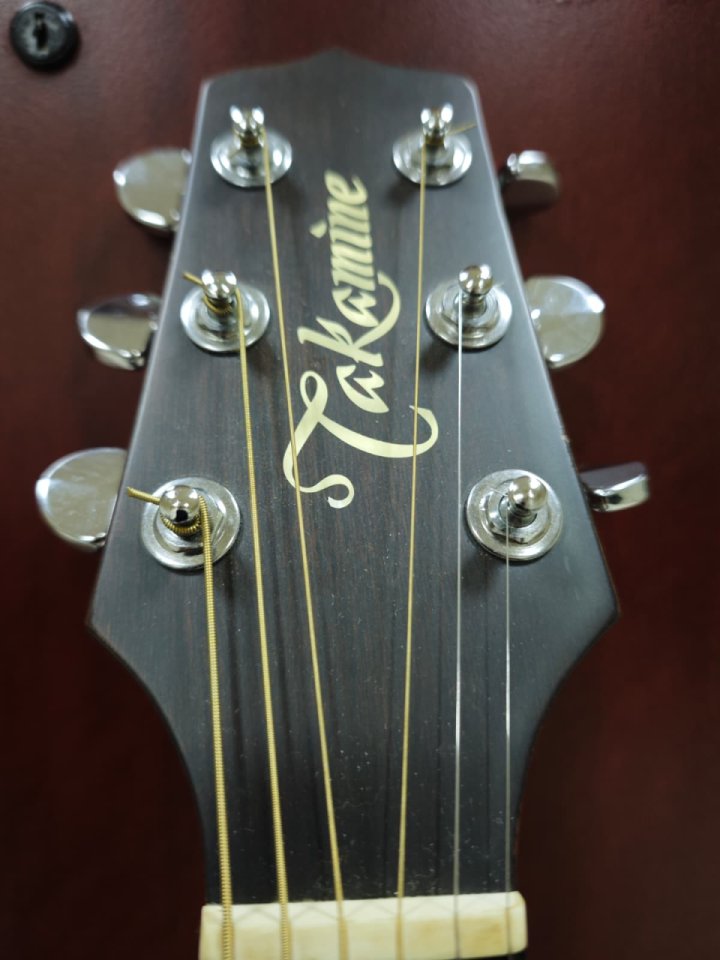 Takamine vintage japonesa – preamp original + estuche rígido de segunda mano · Foto 2 de 8 · Sevilla · 600 €