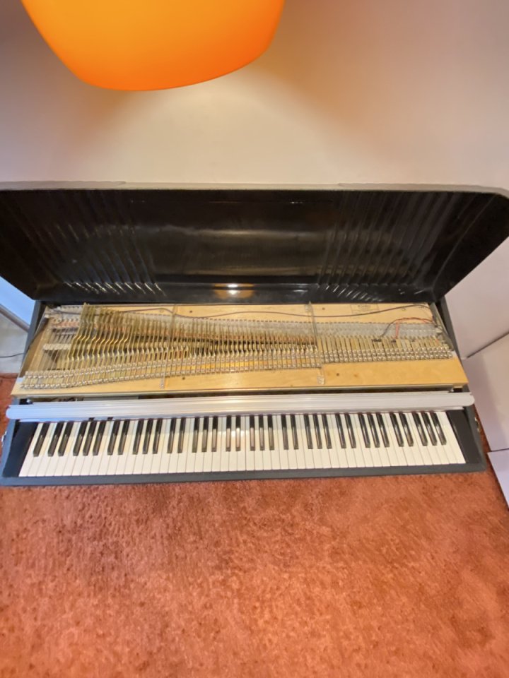Cambio + Dinero por Fender Rhodes MKII 1979