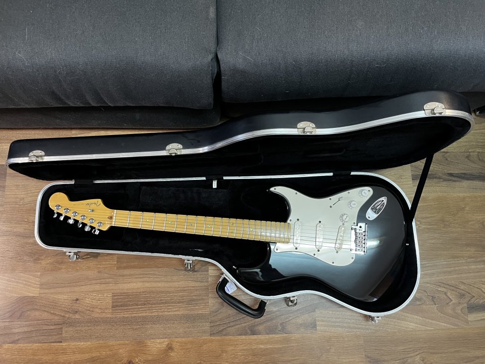 Fender Stratocaster Deluxe 50th Montego Black