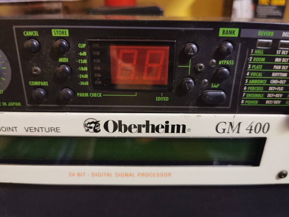 Procesadores de efectos Oberheim y Zoom de segunda mano · Foto 2 de 10 · Madrid · 200 €