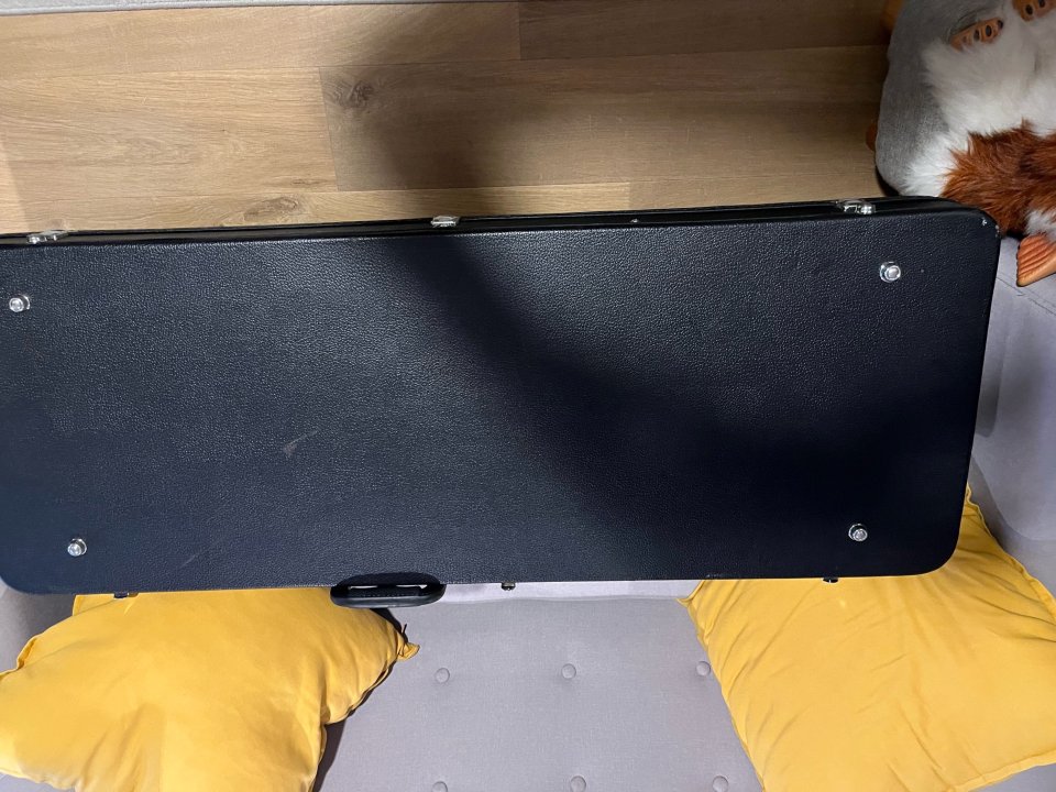Maleta de guitarra gator de segunda mano · Foto 7 de 9 · Valencia · 70 €