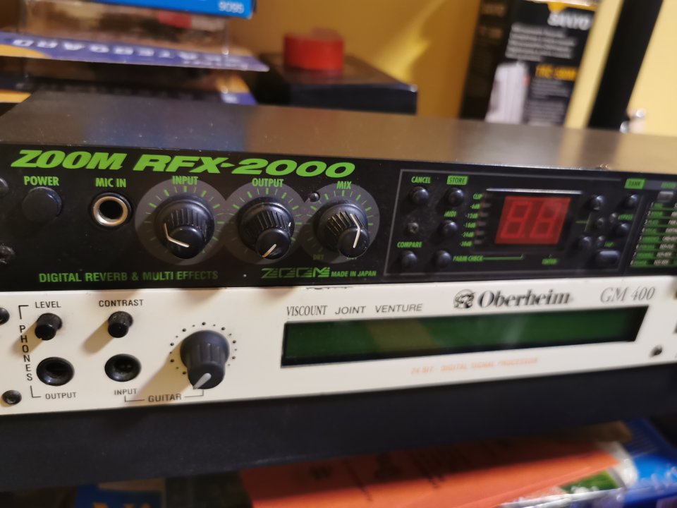 Procesadores de efectos Oberheim y Zoom de segunda mano · Foto 3 de 10 · Madrid · 200 €