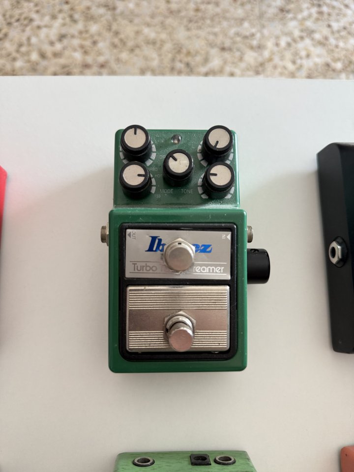 Pedales clásicos y coleccionables. Los precios son orientativos